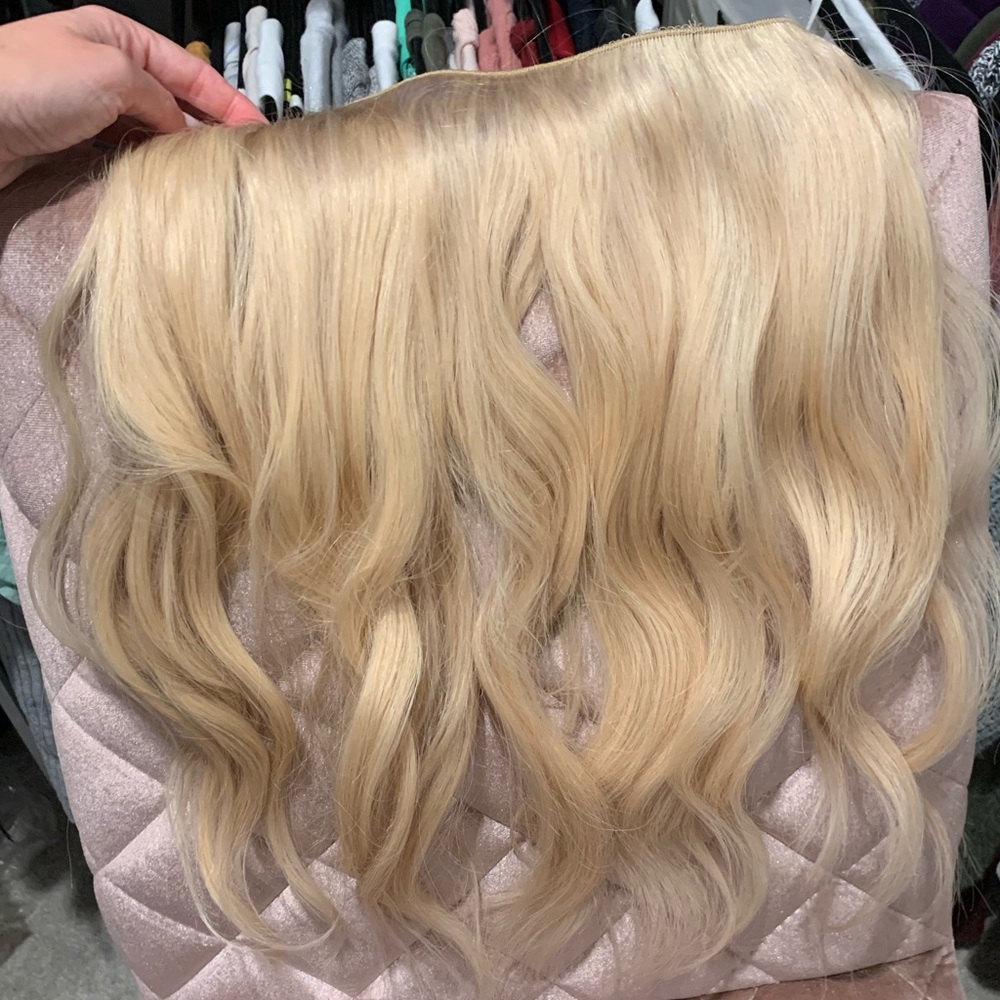 Babe 16in blonde halo extensions!